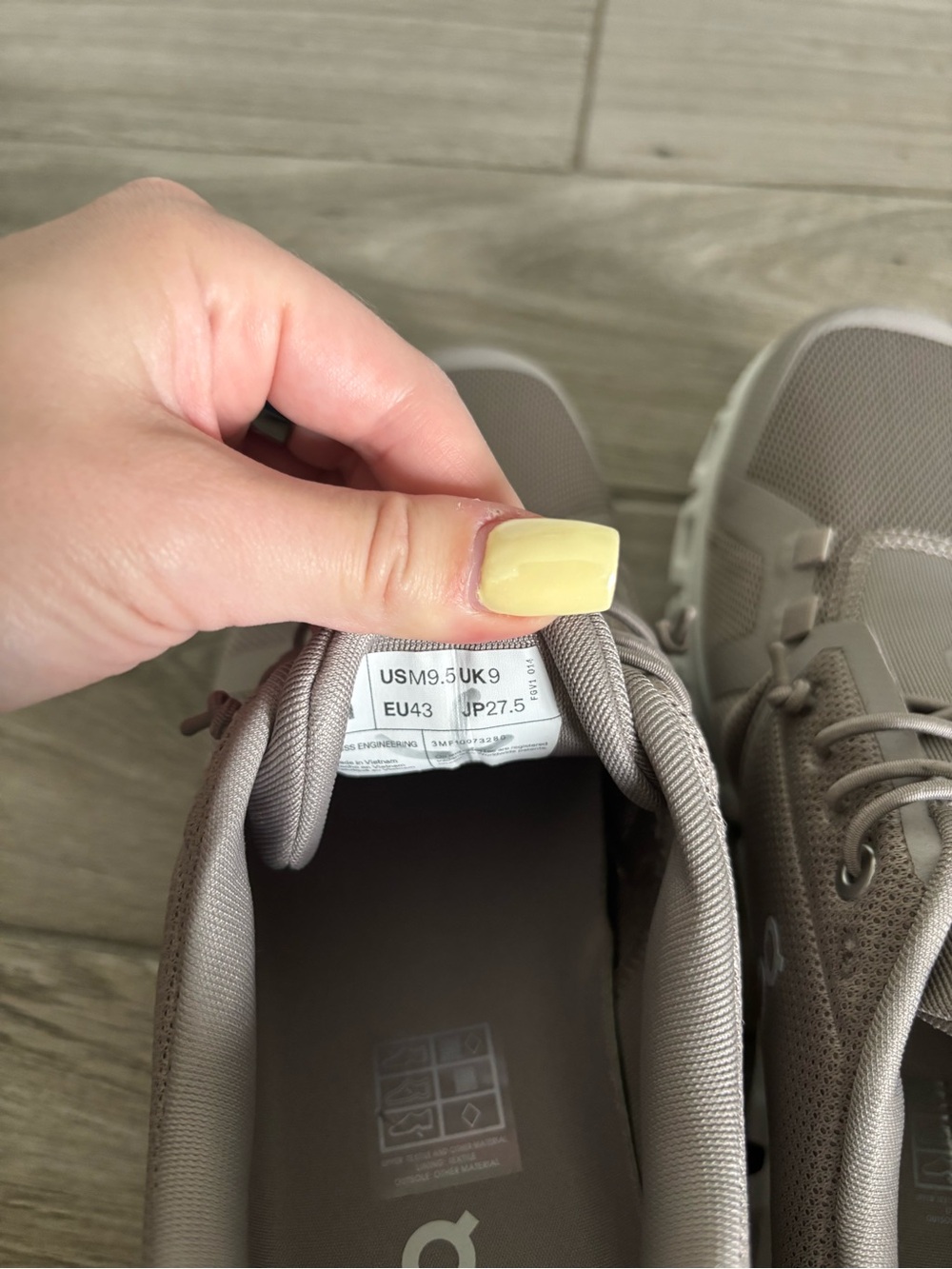 On Cloud trainers NWOT - Picture 3 of 6